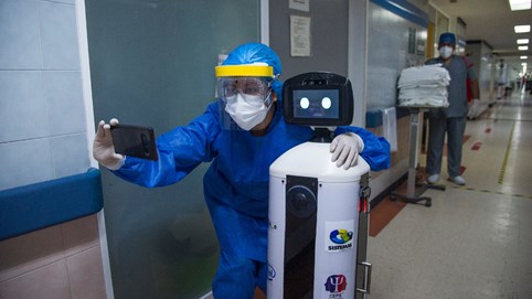 Robot chữa 'nỗi buồn cách ly' cho bệnh nhân Covid-19