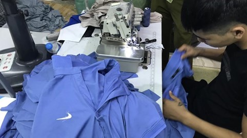 Một doanh nghiệp bị nghi làm giả hàng nghìn sản phẩm Adidas, Nike, Gucci, Lacoste