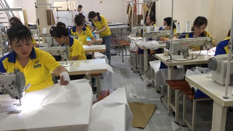 Dệt may “chạy ăn” hàng tuần