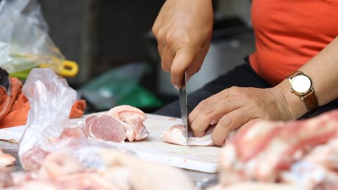 Thịt heo giá cao còn kéo dài