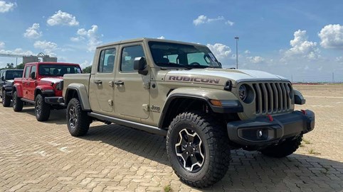 Tăng mạnh ô tô nhập khẩu trị giá trung bình gần 500 triệu