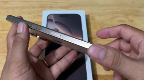 iPhone 16 Pro Max bản khóa SIM tràn về Việt Nam, giá rẻ hơn 7 triệu đồng