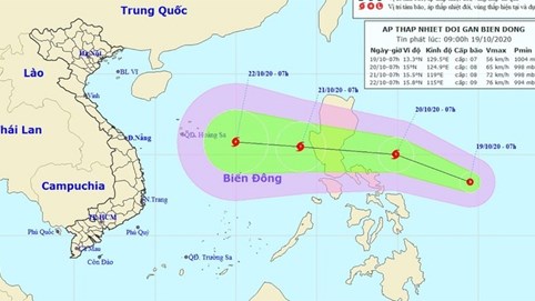 Lũ lên mức lịch sử trong vòng 40 năm, miền Trung đối diện với nguy cơ bão mới đổ bộ