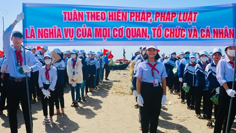 Mít tinh kỷ niệm 10 năm Ngày Pháp luật Việt Nam
