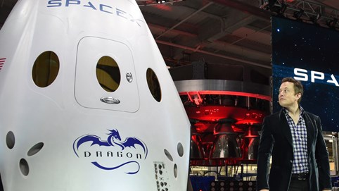 Cùng nhận tiền của NASA để sản xuất tàu vũ trụ, SpaceX thành công lớn còn Boeing lỗ nặng