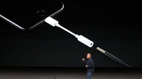 Apple chính thức khai tử món phụ kiện iPhone từng một thời gây tranh cãi