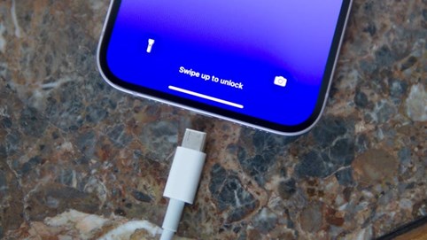 Cùng dùng USB C nhưng chỉ iPhone 15 đắt tiền mới có tốc độ vượt trội