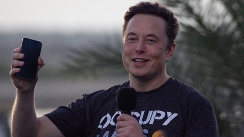 Elon Musk sẽ sản xuất điện thoại riêng nếu Apple và Google cấm cửa Twitter