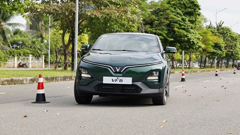 5 lý do khiến người mua xe cuối năm chuộng xe điện hơn xe xăng