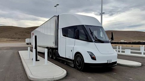 Tesla chạy thử xe sơ mi rơ moóc điện, sẵn sàng giao xe vào đầu tháng tới