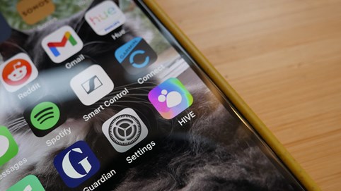 Mạng xã hội chỉ có 3 nhân sự quá tải lượt truy cập nhờ làn sóng từ bỏ Twitter