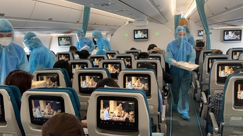 Đại diện Vietnam Airlines: Chờ nam tiếp viên khỏi bệnh Covid-19 sẽ đưa ra hướng kỷ luật nghiêm