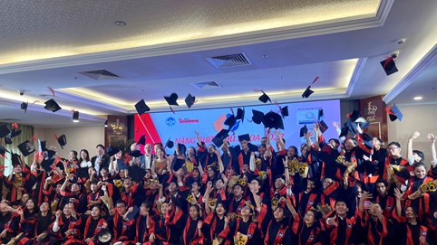 FE CREDIT nâng bước ước mơ cho nhiều sinh viên