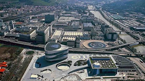 Mercedes chuyển đổi nhà máy sản xuất động cơ xăng sang làm xe điện, tăng gấp đôi công suất