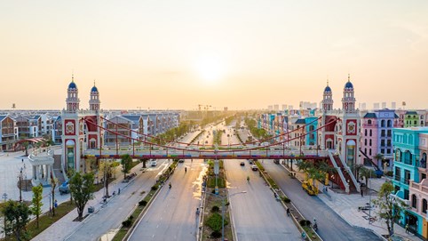 Loạt công trình trọng điểm thành hình, Mega Grand World Hà Nội đếm ngược ngày khai trương đón khách