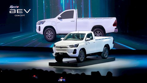 Toyota giới thiệu mẫu bán tải chạy điện Hilux Revo BEV