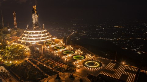 Điều gì khiến núi Bà Đen được biết đến như một ngọn núi thiêng?