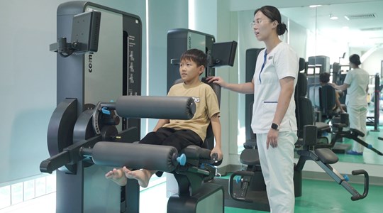 Cuộc sống mới của chàng sinh viên tí hon từng bị nhầm là trẻ tiểu học