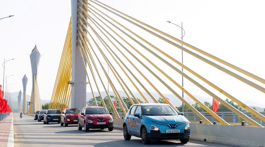 Chuyên gia: Doanh số gấp 3 lần ‘cựu vương’ Toyota, VinFast đang khẳng định đẳng cấp và chất lượng xe điện Việt