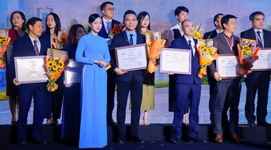 Herbalife Việt Nam được Liên đoàn Thương mại và Công nghiệp Việt Nam vinh danh Top 100 Doanh Nghiệp Bền Vững Việt Nam 2025