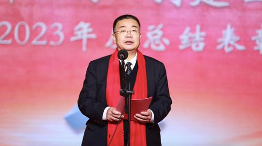 Cổ phiếu tăng 33% ngay ngày đầu IPO, ông chủ 56 tuổi này trở thành tỷ phú ngành nhôm