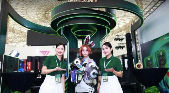Điểm mặt dàn trai xinh gái đẹp gây sốt tại sự kiện VPBank presents eSport Festival: Legends Unite