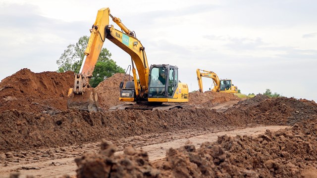 Cao tốc Cần Thơ - Cà Mau chậm tiến độ, Bộ Xây dựng yêu cầu điều chuyển khối lượng gấp