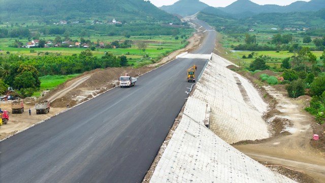 Chấn chỉnh việc thi công tuyến cao tốc Chí Thạnh - Vân Phong
