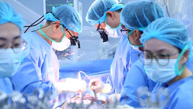 Trái tim xuyên Việt 1.600 km hồi sinh bé trai 9 tuổi