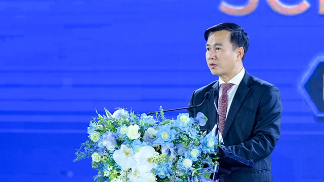 Nhà khoa học VinFuture hiến kế để chung sống an toàn khi AI thông minh hơn con người