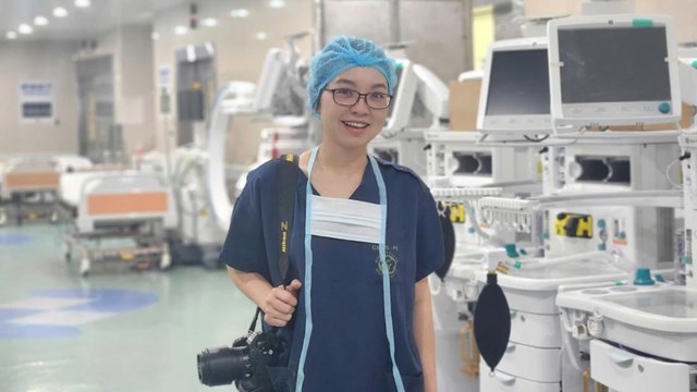 Người lưu giữ những khoảnh khắc thầm lặng của ngành Y qua ống kính nhiếp ảnh