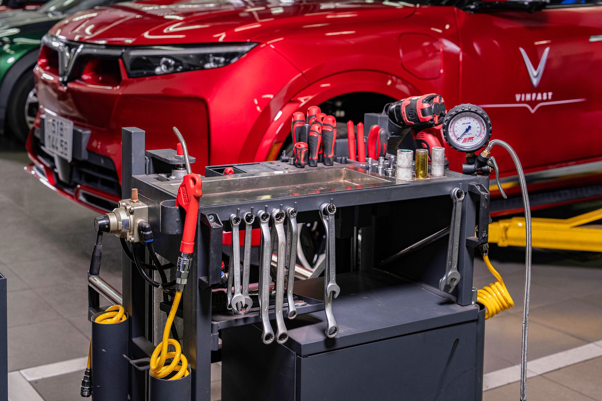 Dịch vụ chạm đỉnh, chi phí chạm đáy, hậu mãi của VinFast khiến người dùng yên tâm chuyển đổi xanh - Ảnh 2