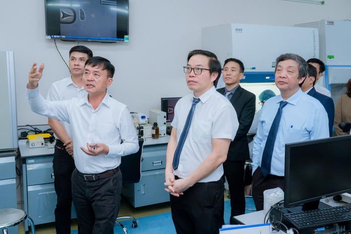 GS.TS.BS Trần Trung Dũng cùng đoàn công tác của Hệ thống y tế Vinmec thăm quan các cơ sở đào tại của ĐHQG-HCM GS.TS.BS Trần Trung Dũng cùng đoàn công tác của Hệ thống y tế Vinmec thăm quan các cơ sở đào tại của ĐHQG-HCM