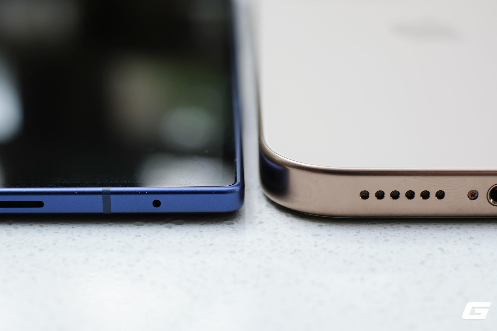 Galaxy Z Fold7 có độ mỏng, nhẹ gần như tương đương với iPhone 16 Pro Max.