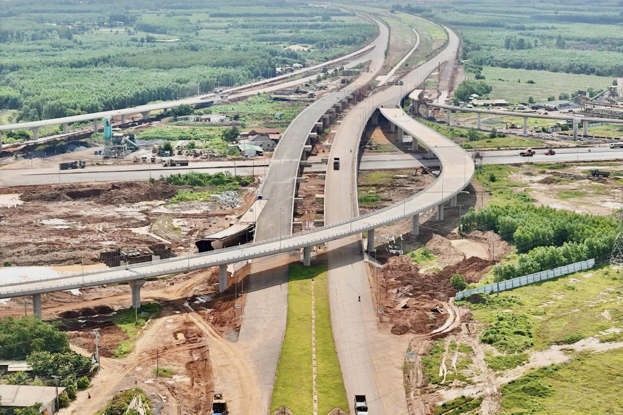 Các tuyến T1, T2, đường 25B, 25C kết nối trực tiếp vào sân bay Các tuyến T1, T2, đường 25B, 25C kết nối trực tiếp vào sân bay