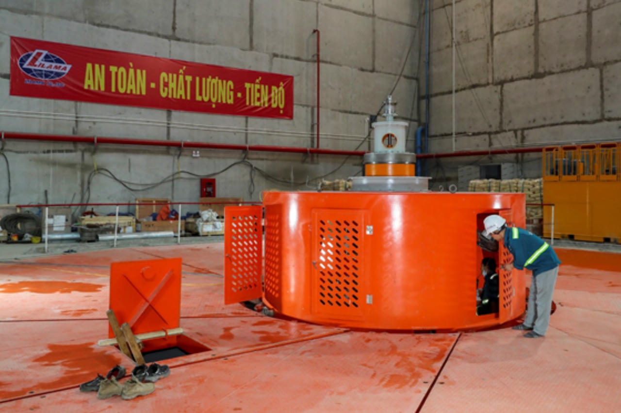 Công tác chuẩn bị cho phát điện tổ máy 1 - Nhà máy Thủy điện Hòa Bình mở rộng đã sẵn sàng. (Ảnh: Ngọc Tuấn)