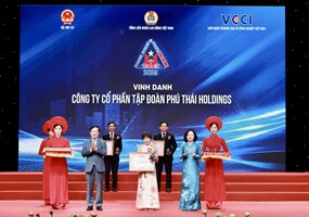 Đại diện Tập đoàn Phú Thái nhận Giải thưởng “Doanh nghiệp tiêu biểu vì Người lao động” năm 2025.