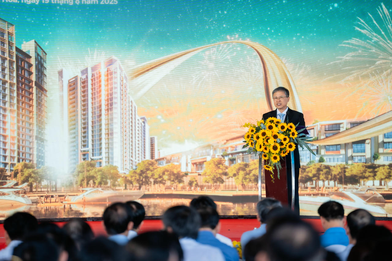 Ông Trần Hòa Nam - Phó Chủ tịch UBND tỉnh Khánh Hòa phát biểu tại Lễ khởi công.