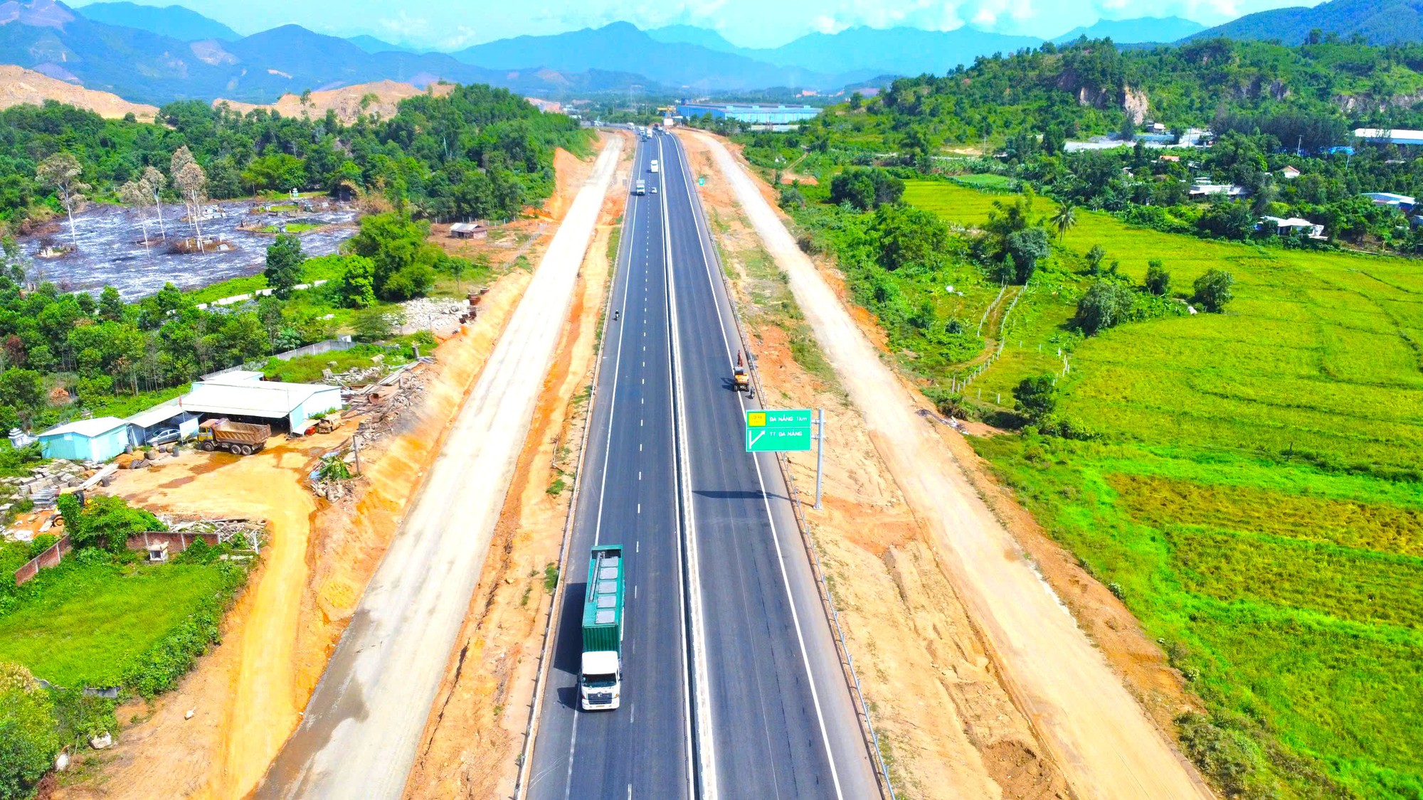 Các chủ đầu tư cần tận dụng thời tiết thuận lợi, tăng ca, tăng kíp, thi công cuốn chiếu… đẩy nhanh tiến độ thực hiện để hoàn thành các dự án theo yêu cầu Các chủ đầu tư cần tận dụng thời tiết thuận lợi, tăng ca, tăng kíp, thi công cuốn chiếu… đẩy nhanh tiến độ thực hiện để hoàn thành các dự án theo yêu cầu