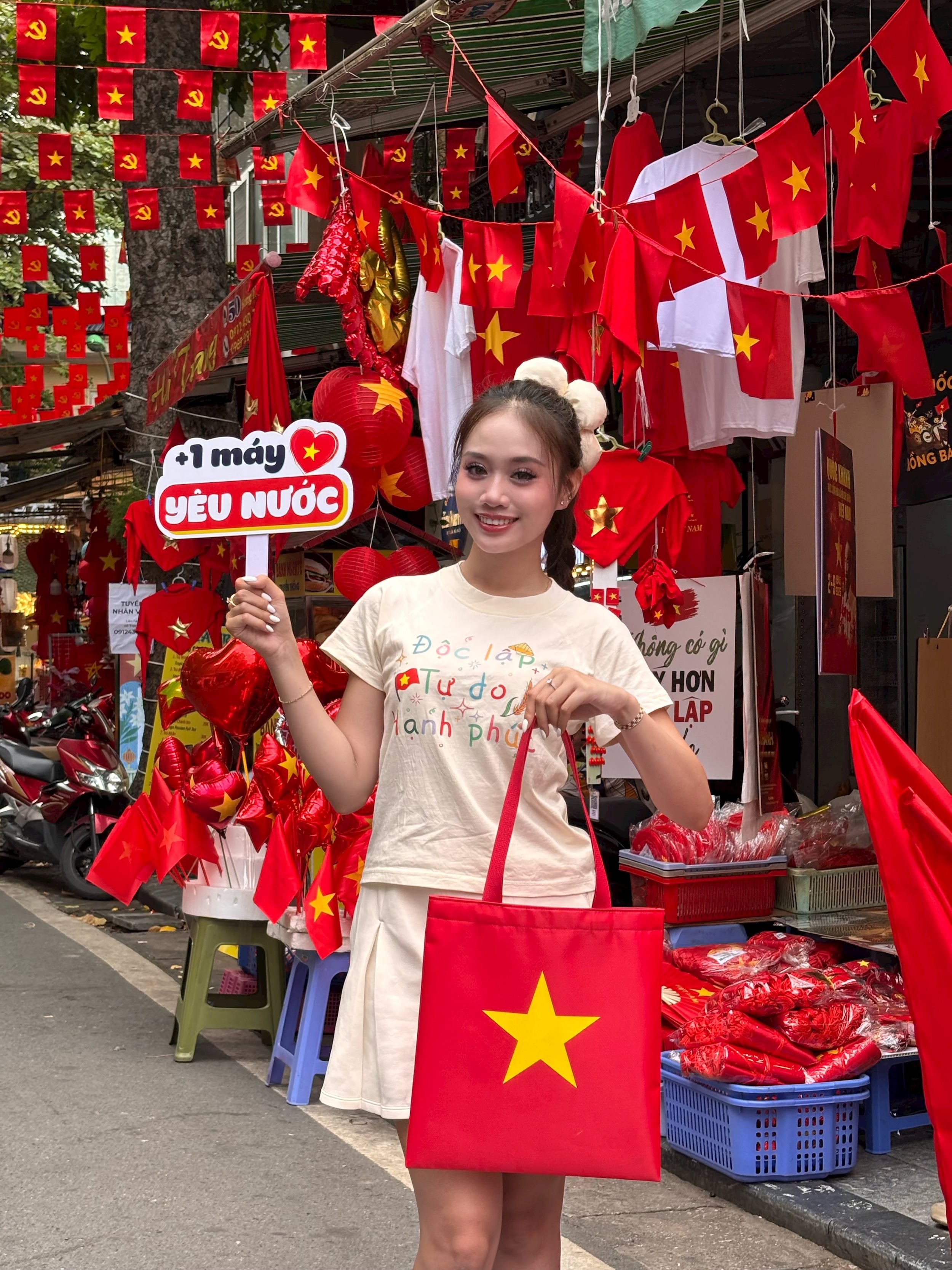 Sử dụng túi vải thay cho túi ni lông là một cách để bảo vệ môi trường  