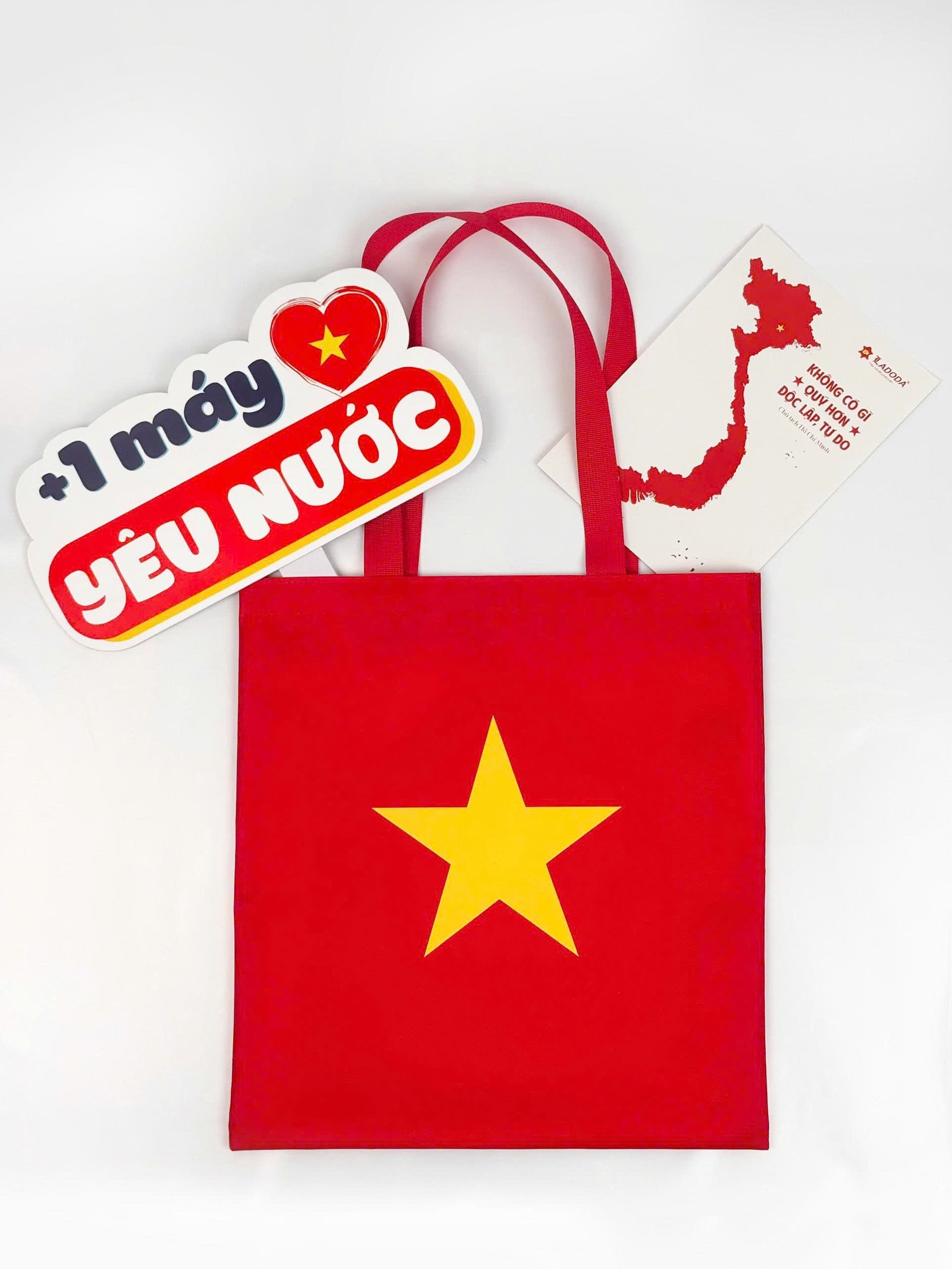Thương hiệu đồ da Việt tặng miễn phí 2.000 chiếc “túi tự hào” cho người dân tới Trung tâm Triển lãm Quốc gia VEC - Ảnh 1