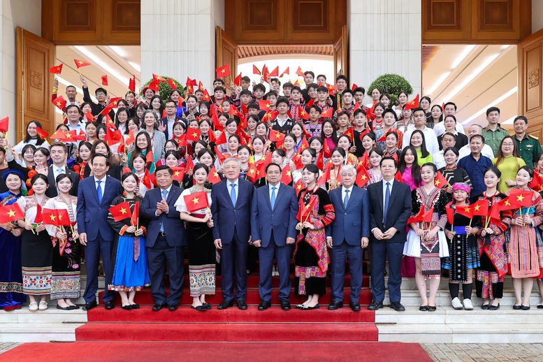 Thủ tướng Phạm Minh Chính và các đại biểu dự Hội nghị - Ảnh: VGP/Nhật Bắc Thủ tướng Phạm Minh Chính và các đại biểu dự Hội nghị - Ảnh: VGP/Nhật Bắc