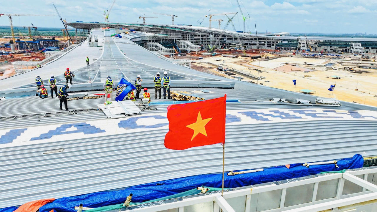 Hàng chục nghìn kỹ sư, công nhân miệt mài làm việc ngày đêm trên công trường sân bay Long Thành dịp lễ 2/9 Hàng chục nghìn kỹ sư, công nhân miệt mài làm việc ngày đêm trên công trường sân bay Long Thành dịp lễ 2/9