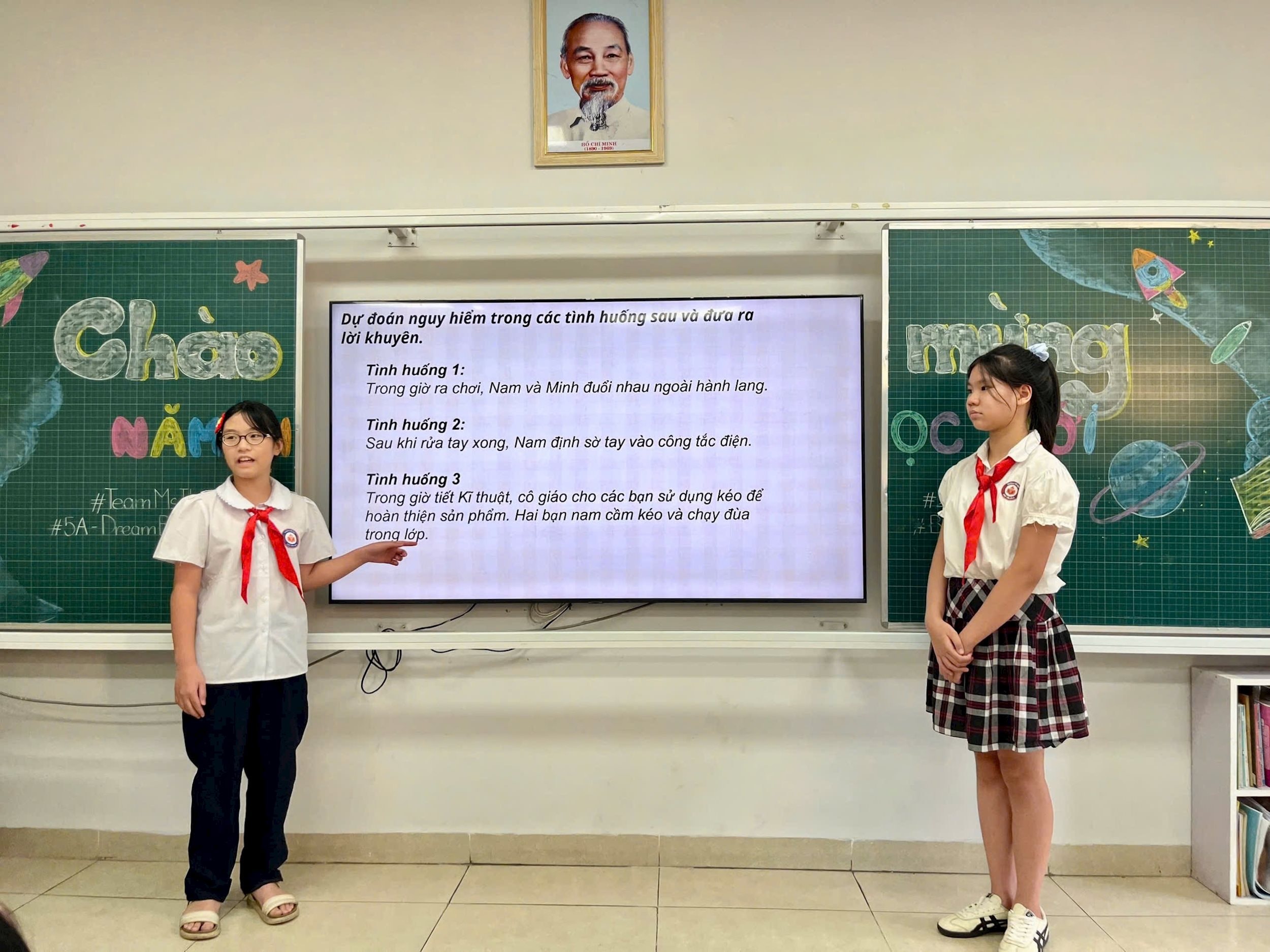 Trường Tiểu học Chu Văn An A (Hà Nội) khai giảng năm học mới: Viết tiếp truyền thống trong mùa thu lịch sử - Ảnh 1 Trường Tiểu học Chu Văn An A (Hà Nội) khai giảng năm học mới: Viết tiếp truyền thống trong mùa thu lịch sử - Ảnh 1