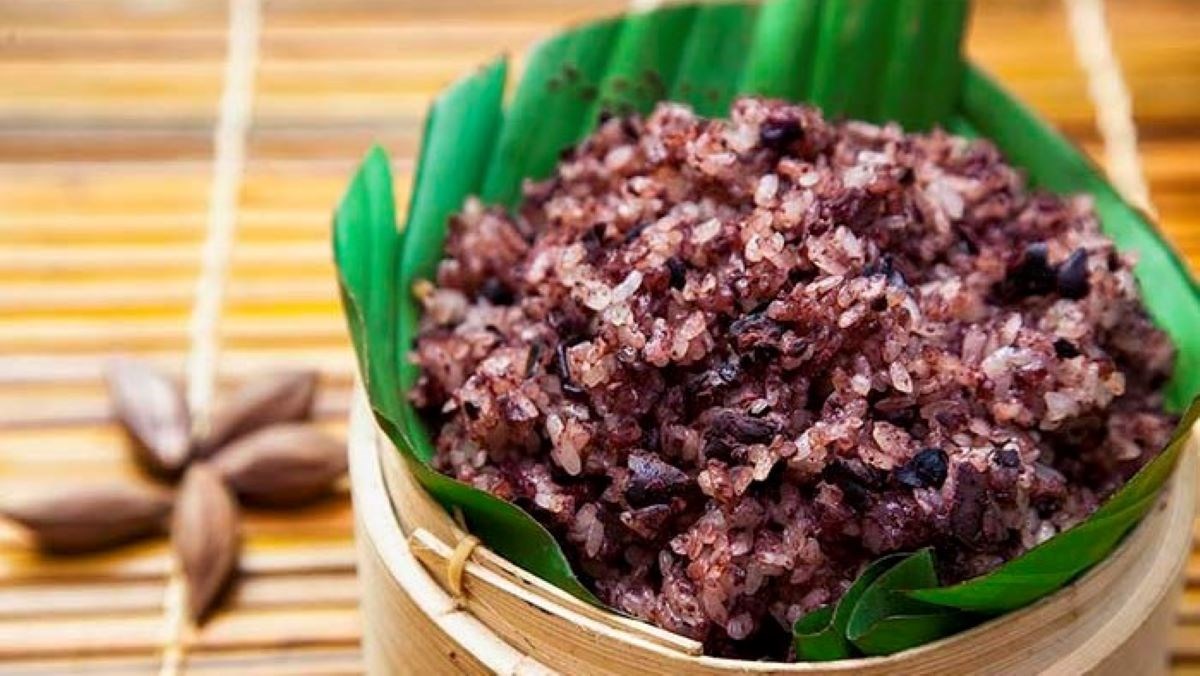 Xôi trám đen đặc sản Cao bằng thơm ngon, lạ miệng. Xôi trám đen đặc sản Cao bằng thơm ngon, lạ miệng.