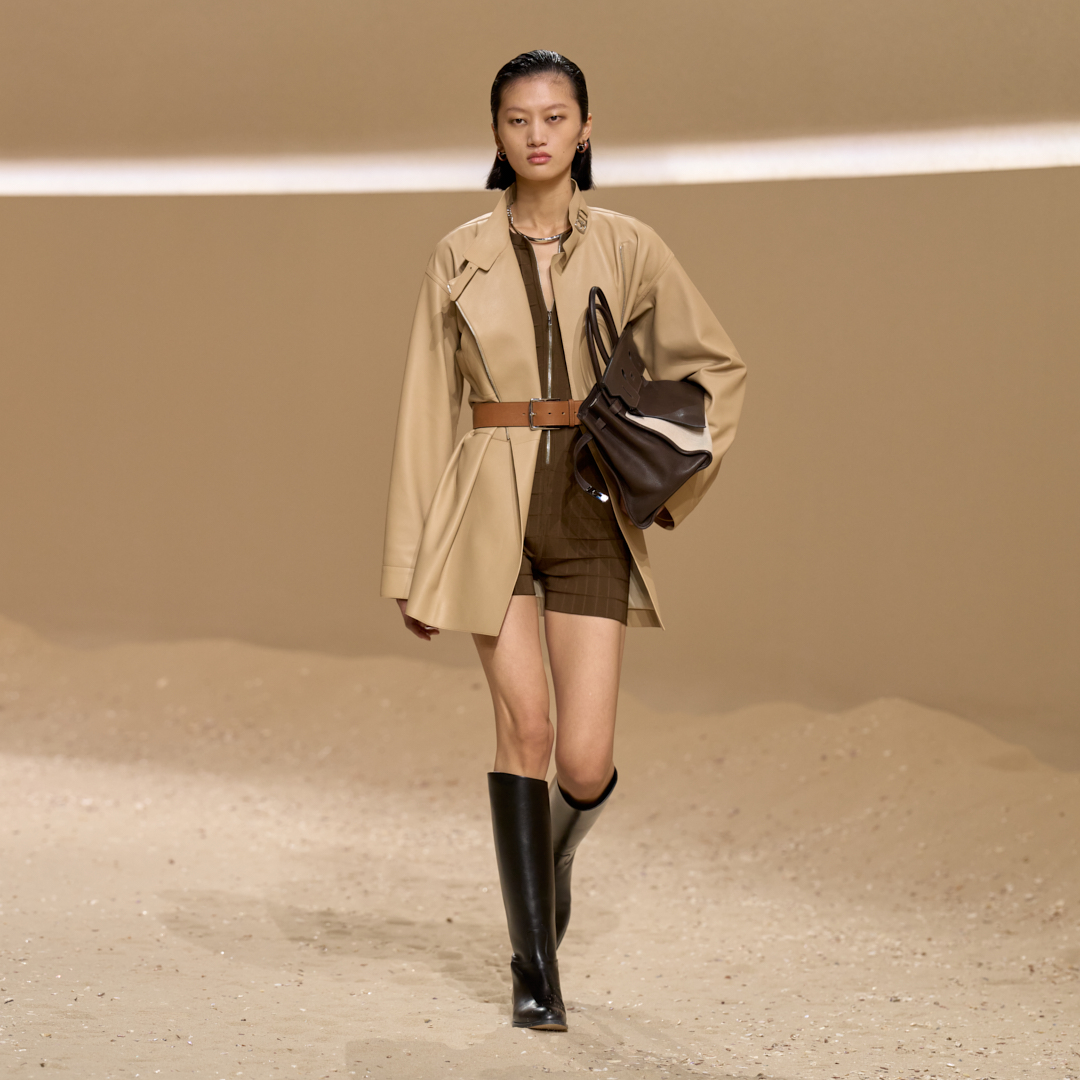 Hermès Xuân - Hè 2026: 'Dây cương buông lơi' lạt mềm buộc chặt - Ảnh 7