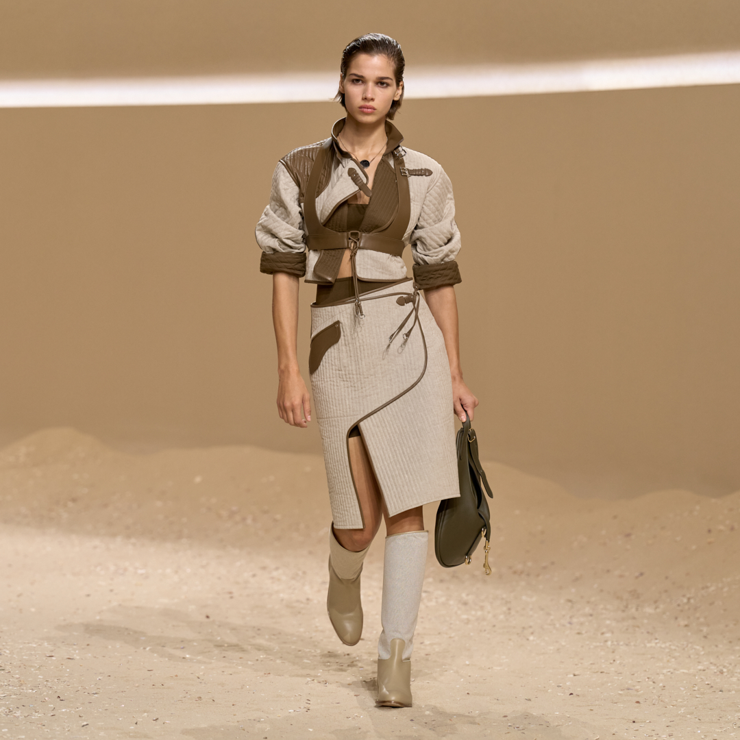 Hermès Xuân - Hè 2026: 'Dây cương buông lơi' lạt mềm buộc chặt - Ảnh 5