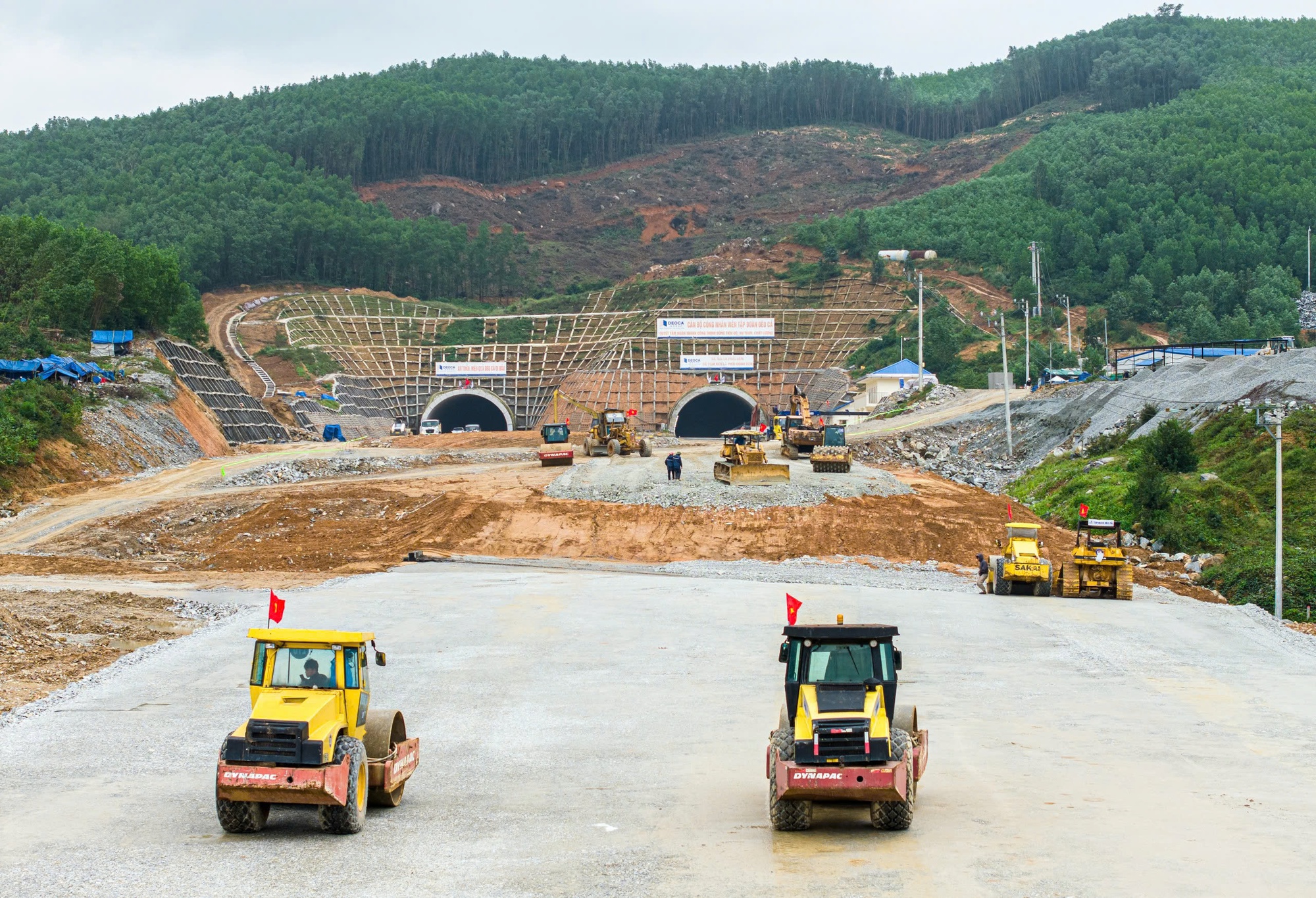 Quảng Ngãi dự kiến cơ bản hoàn thành vào cuối năm 2025. Quảng Ngãi dự kiến cơ bản hoàn thành vào cuối năm 2025.