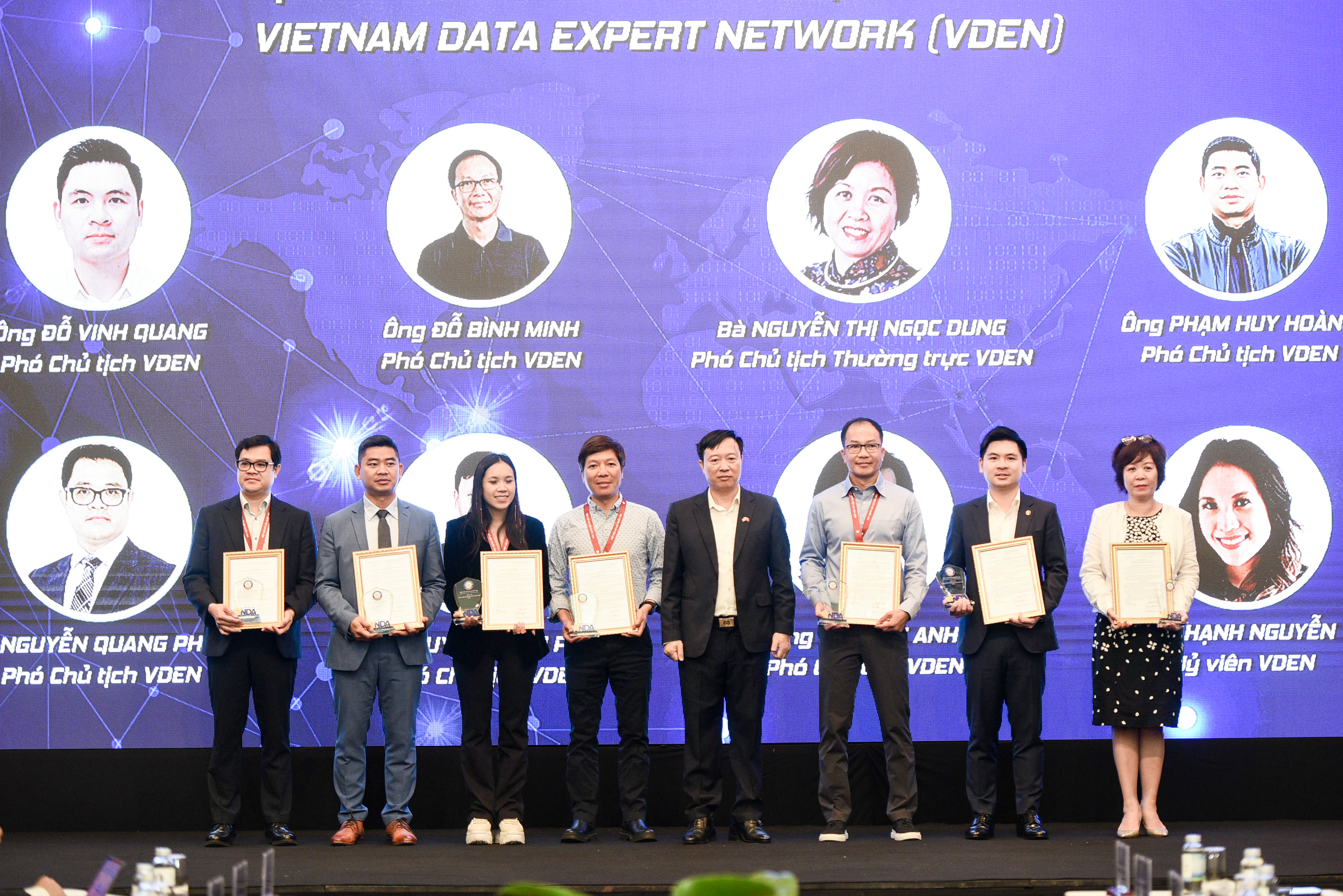 Lễ ra mắt Ban lãnh đạo Mạng lưới chuyên gia dữ liệu toàn cầu VDEN. Lễ ra mắt Ban lãnh đạo Mạng lưới chuyên gia dữ liệu toàn cầu VDEN.