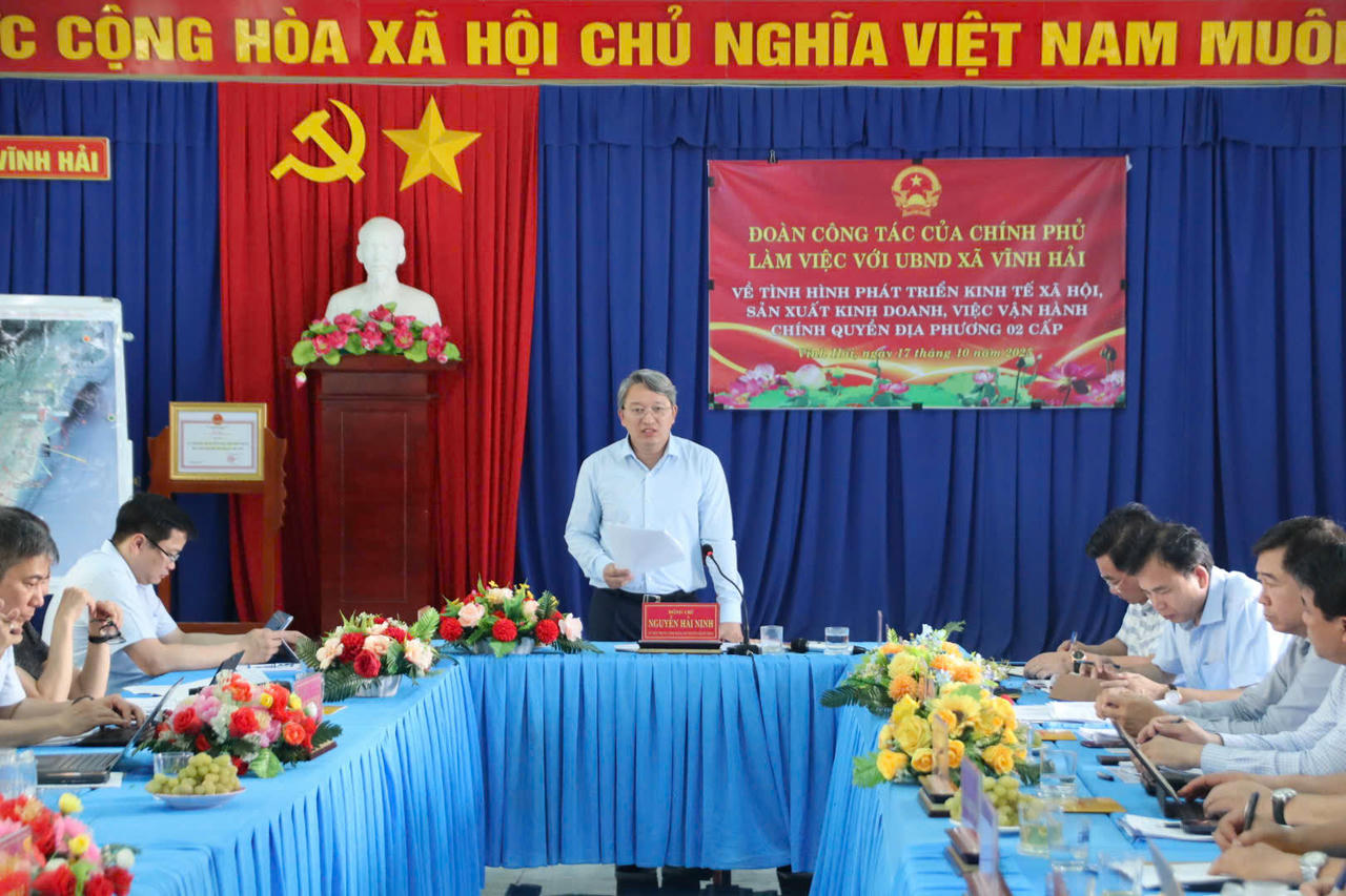 Bộ trưởng Nguyễn Hải Ninh phát biểu tại buổi làm việc với UBND xã Vĩnh Hải. Bộ trưởng Nguyễn Hải Ninh phát biểu tại buổi làm việc với UBND xã Vĩnh Hải.